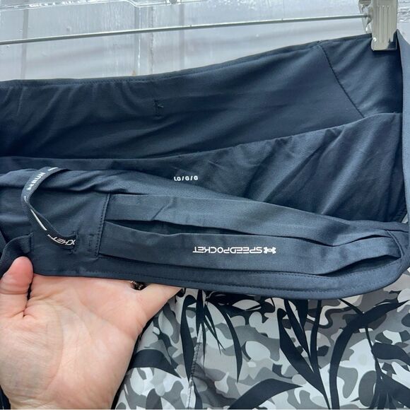 Under Armour run Speedpocket fitted athletic shorts with liner women's large - Picture 6 of 8